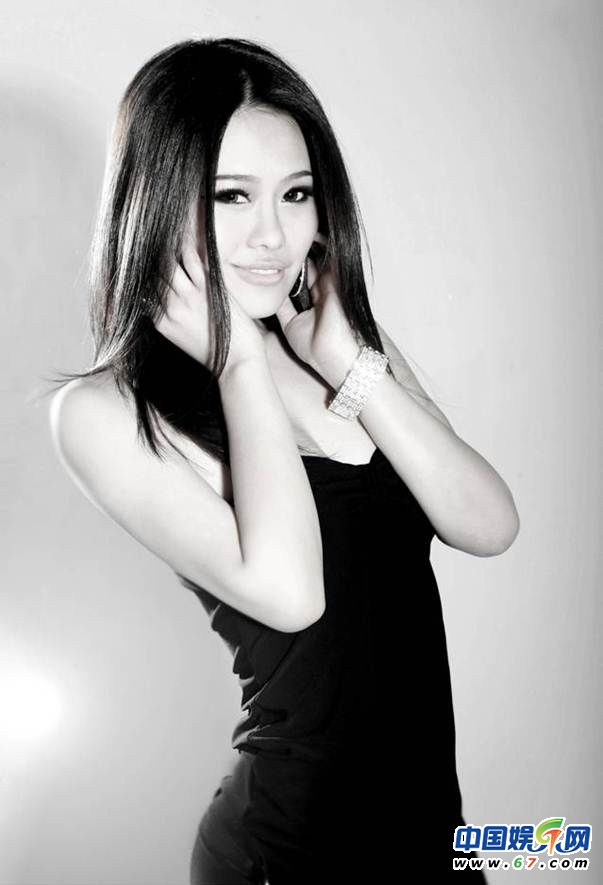 袁娅维12年前签高晓松走红 曝与黑人男友私照