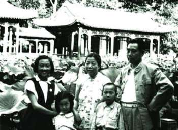 周恩来夫妇情书曝光:澡要常洗回来要检查哩