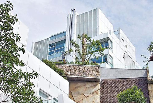 于文凤帮助周星驰投资香港发展山顶普乐道的豪宅