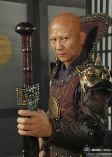 天生一副坏人像 都不用咋伪装了