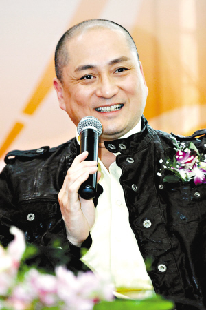 汤镇业与前妻所生三个儿女曝光 女儿美貌儿子帅气