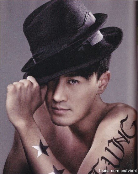 TVB早年集体半裸照曝光 王祖蓝卖萌胡杏儿性感