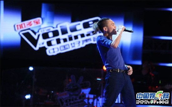 中国好声音张玮毕业照扮丑雷人 生活私照很个性