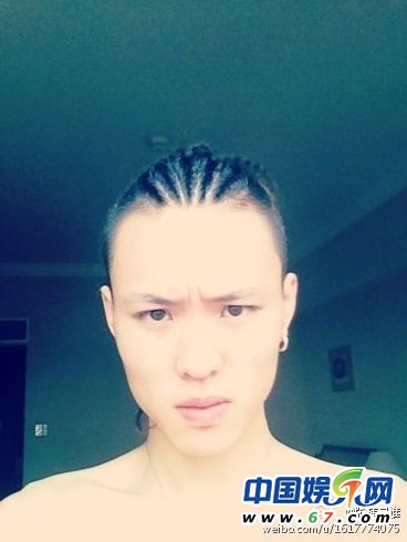 中国好声音张玮毕业照扮丑雷人 生活私照很个性