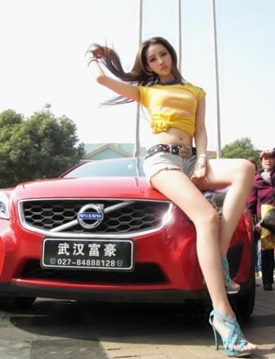 传说中刘翔正牌女友曝光 火辣车模身材性感丰满