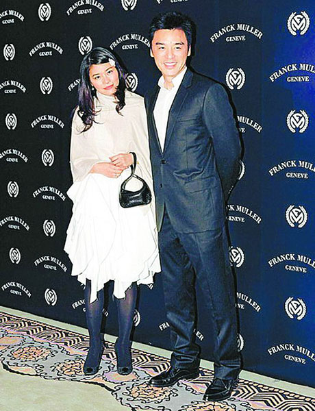 男星的老婆是贤内助还是败家妇