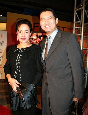 男星的老婆是贤内助还是败家妇