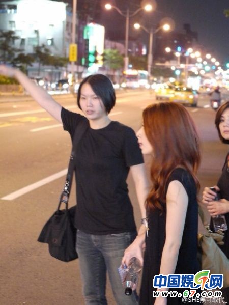 台媒曝Hebe田馥甄是同性恋 与女助理亲密暧昧照曝光