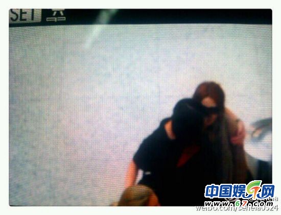 台媒曝Hebe田馥甄是同性恋 与女助理亲密暧昧照曝光
