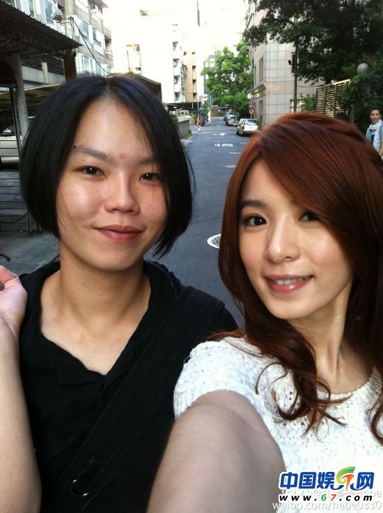 台媒曝Hebe田馥甄是同性恋 与女助理亲密暧昧照曝光
