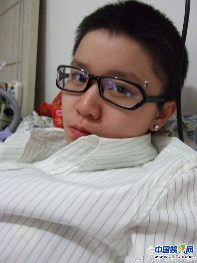 好声音大山刘珊珊圆寸照曝光，网友揭其同性恋身份