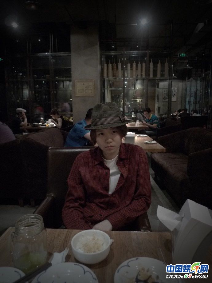 好声音大山刘珊珊圆寸照曝光，网友揭其同性恋身份