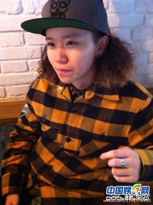 好声音大山刘珊珊圆寸照曝光，网友揭其同性恋身份