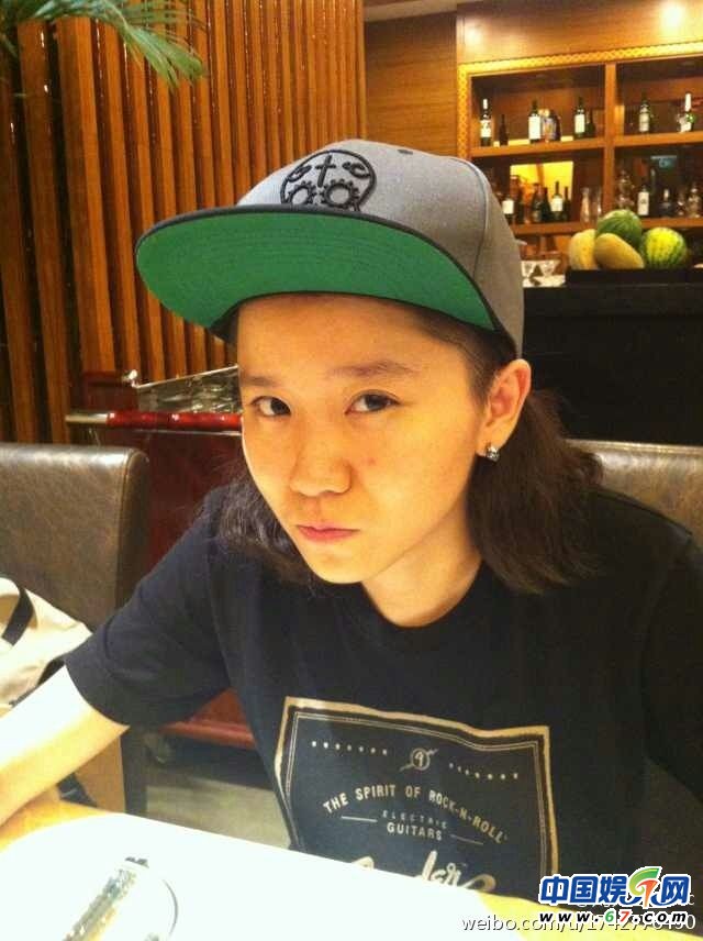 好声音大山刘珊珊圆寸照曝光，网友揭其同性恋身份