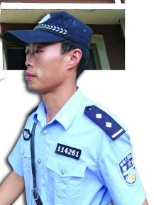 青岛蜘蛛侠:四楼徒手翻窗送救命药 全身无防护