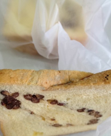 青岛威利士切片面包发霉长毛 女子吃后泻不停