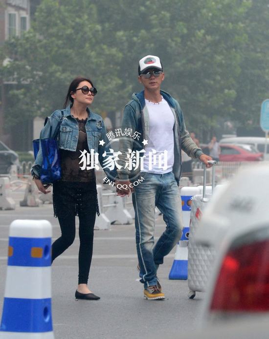 张馨予被曝曾离异 携李晨高调牵手回家