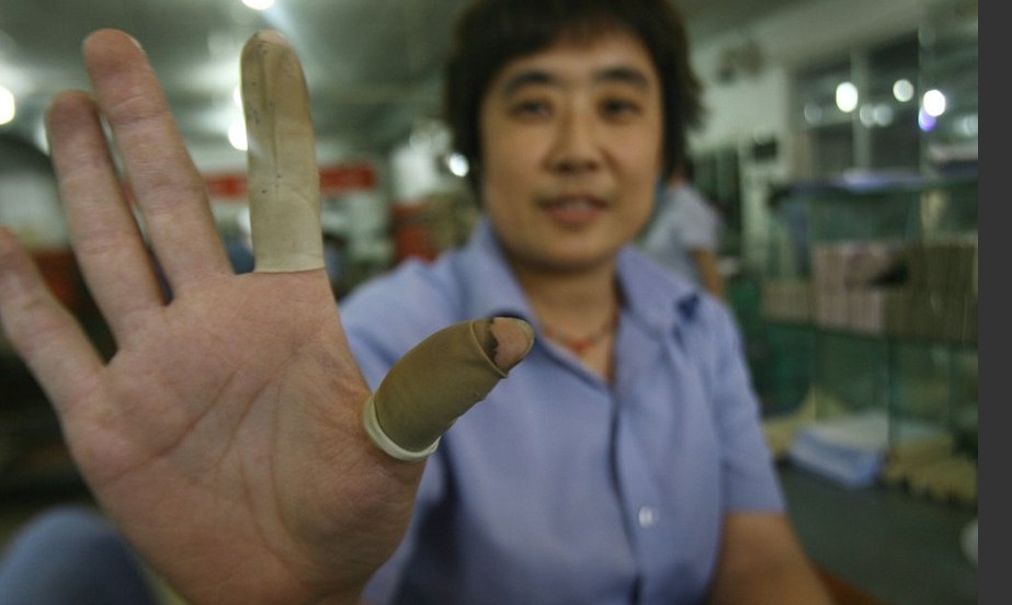 青岛每年花千万清点公交零钱 揭秘点钱过程