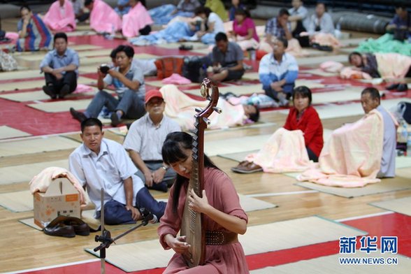 华师大连续7年为新生家长打地铺过夜