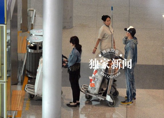 李晨张馨予高调恋爱似作秀 女方再被曝曾离异