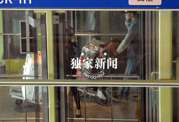 李晨张馨予高调恋爱似作秀 女方再被曝曾离异