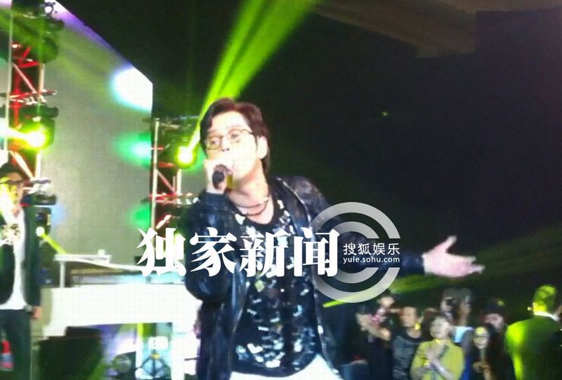 港台大陆三地明星齐聚酒会 小S雷人热舞high翻全场