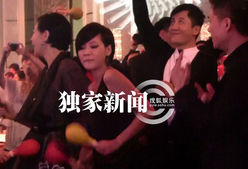 港台大陆三地明星齐聚酒会 小S雷人热舞high翻全场