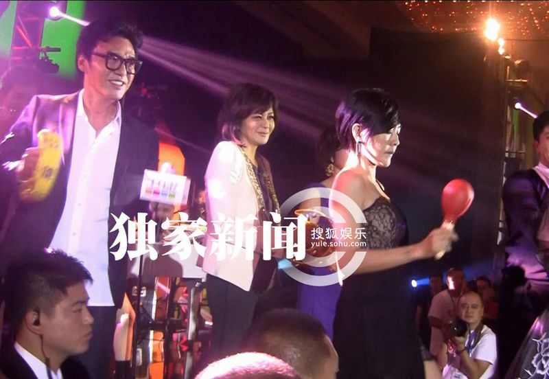 港台大陆三地明星齐聚酒会 小S雷人热舞high翻全场