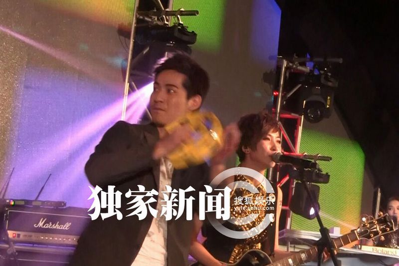 港台大陆三地明星齐聚酒会 小S雷人热舞high翻全场