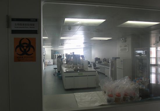 揭秘食品实验室:毒奶粉转基因物质全现形