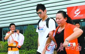 孙杨为母亲砸记者相机辩护:望大家理解