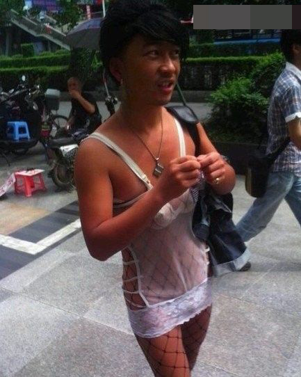 街头犯二男女 你们长点儿心吧