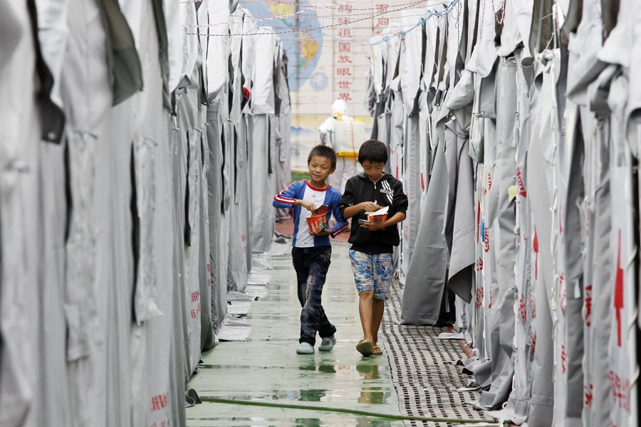 彝良震区安置点遍布红十字会帐篷