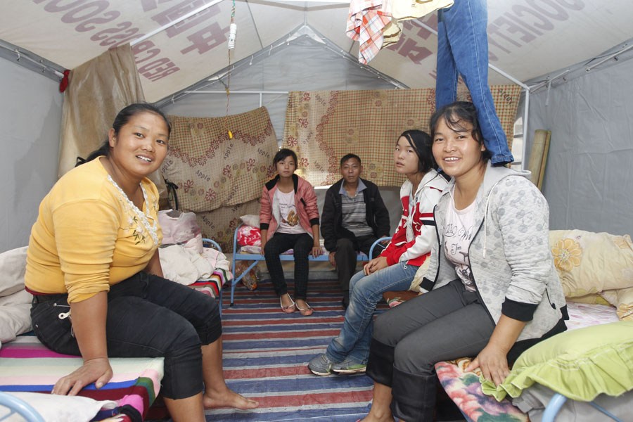 彝良震区安置点遍布红十字会帐篷