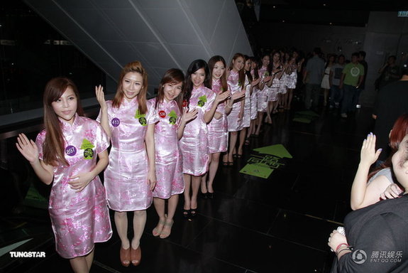 三级片首映艳星闹不和 大尺度不雅海报曝光