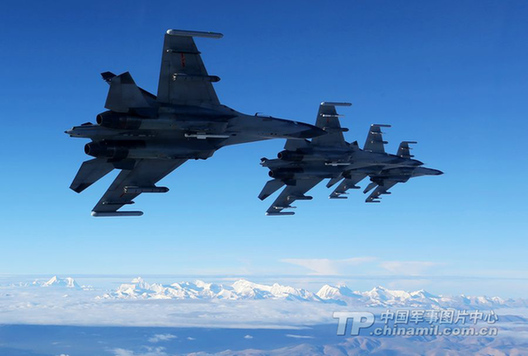中国空军重型三代战机挂实弹巡航喜马拉雅山脉