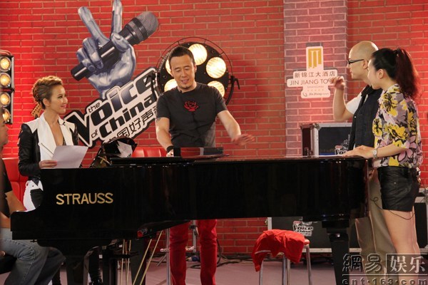 杨坤李玟暧昧照曝光 杨家将32号战袍霸气亮相