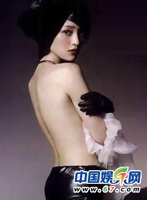 女星露满背PK 戚薇香艳大尺度单挑舒淇张曼玉