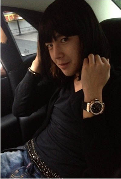 张根硕扮女人乘地铁