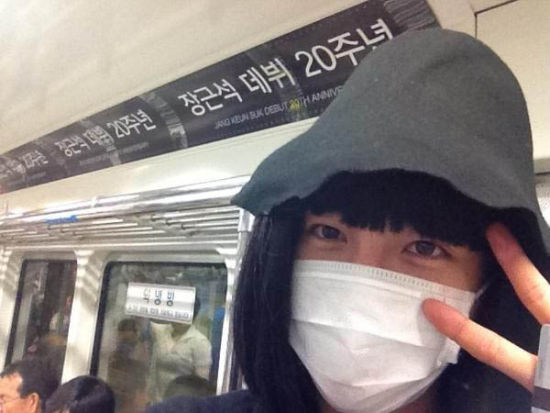 张根硕扮女人乘地铁