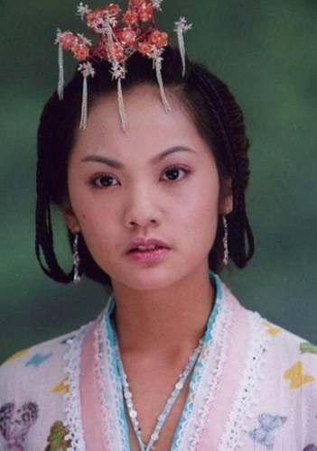 女星掀开刘海露额头立刻变残 甄嬛娘娘难逃宿命