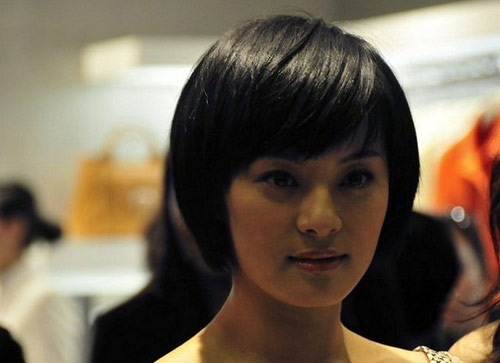 女星掀开刘海露额头立刻变残 甄嬛娘娘难逃宿命