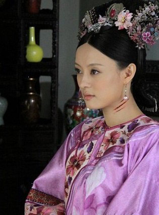 女星掀开刘海露额头立刻变残 甄嬛娘娘难逃宿命