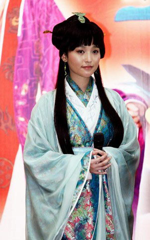 女星掀开刘海露额头立刻变残 甄嬛娘娘难逃宿命