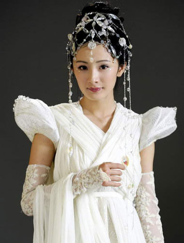 女星掀开刘海露额头立刻变残 甄嬛娘娘难逃宿命