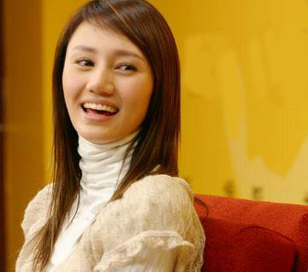 女星掀开刘海露额头立刻变残 甄嬛娘娘难逃宿命