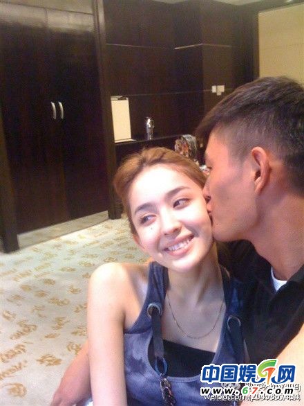 古力娜扎早年贴脸热吻照曝光 男友被封屌丝男