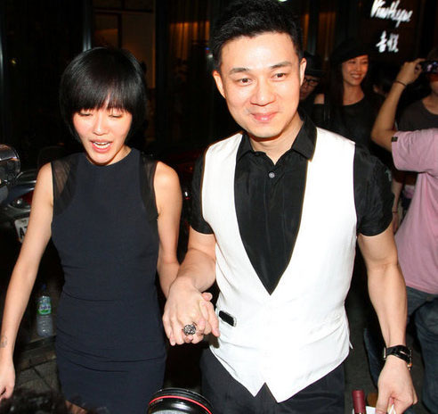 大S亲吻许老三母爱泛滥 豪门求子路坎坷无边