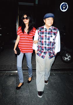 大S亲吻许老三母爱泛滥 豪门求子路坎坷无边