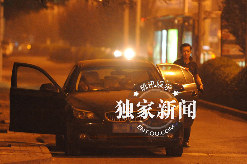 李菁携娇妻外出吃饭